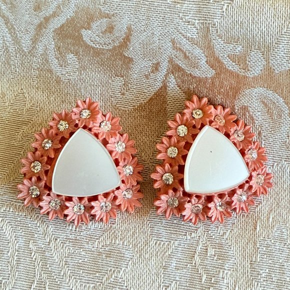 💰3/$15💰1950's coral rhinestone clip on earrings made in Japan - Picture 8 of 9